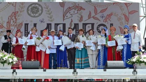 Агрызский ансамбль «Россиянка награжден сертификатом от Раиса РТ