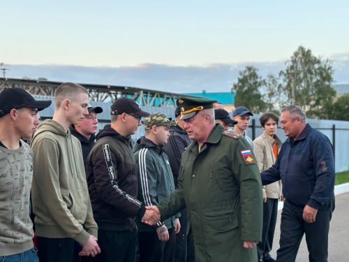 Агрызский район отправил служить 22 новобранцев