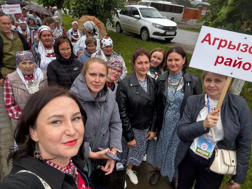 Ансамбль «Зарни сизьыл» блестяще выступил на республиканском празднике «Гырон быдтон»