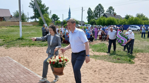 Нарат авылында батырлар хөрмәтенә һәйкәл ачылды