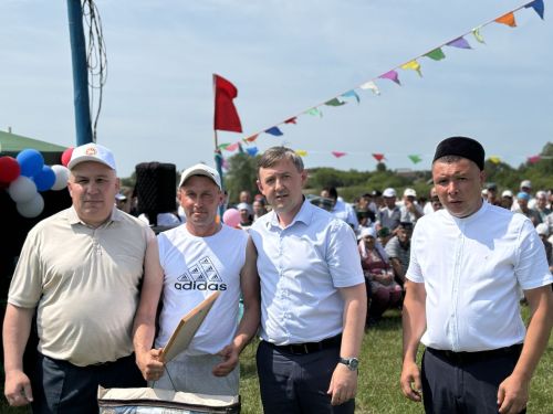 Исәнбай Сабан туенда кыр батырларын район башлыгы Ленар Нургаянов бүләкләде
