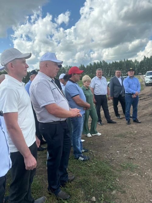 Министр авыл активы белән очрашты