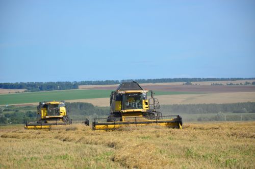 Әгерҗе районында комиссия комбайннарның һәм ашлык складларының урып-җыюга әзерлеген тикшерде