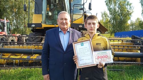 Югары күрсәткечләргә ирешкән комбайнчылар хөрмәтләнде