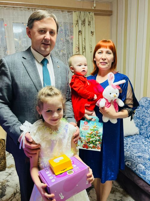 Глава Агрызского района Ленар Нургаянов принял участие в благотворительной акции «Ёлка желаний»