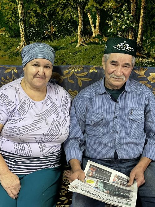 Илгизәр–Рәзинә Әзиятуллиннар һәр ярты ел саен район газетасына языла