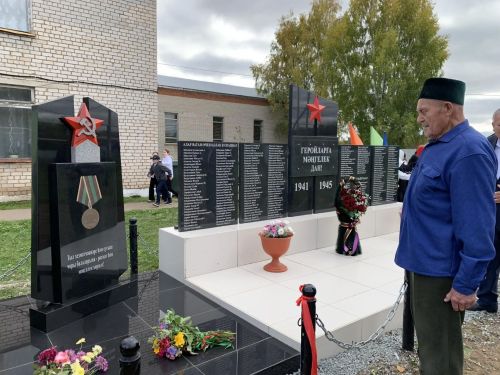 В селе Кучуково открыли памятник труженикам тыла и детям войны