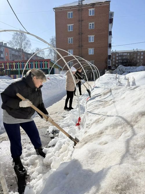 В детском саду №5 начались весенние субботники