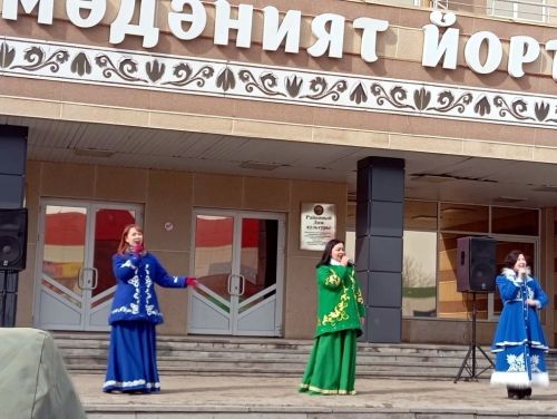 «Навруз» в Агрызе: жители города встретили весну народным праздником