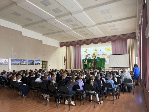 В школе №3 детям показали спектакль по ПДД и напомнили о безопасности на дорогах