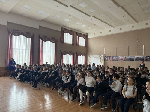 В школе №3 детям показали спектакль по ПДД и напомнили о безопасности на дорогах