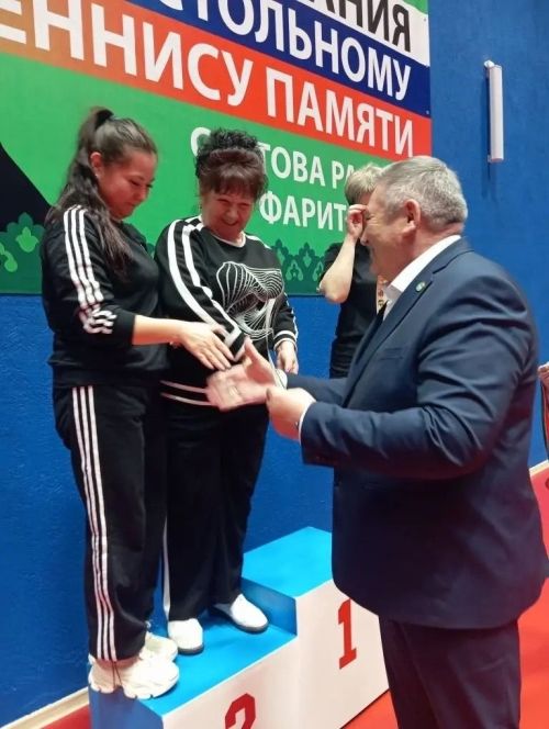 Главы сельских поселений Агрызского района посоревновались в настольном теннисе