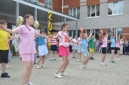 В городской школе №3 прозвенел “Последний звонок”