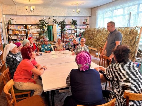 «Серебряные» волонтёры отряда «Твори добро» продолжают плести маскировочные сети
