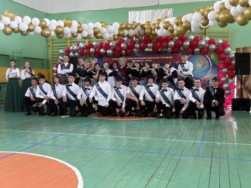 Последний звонок в гимназии №1: выпускники и педагоги прощаются со старыми стенами