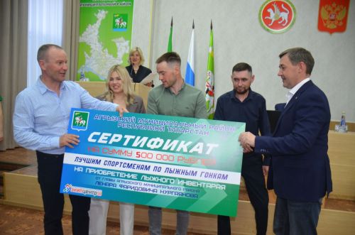 В Агрызском районе наградили тренеров и юных спортсменов-лыжников