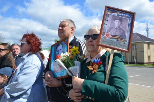 В Агрызе почтили память героев возложением цветов к Вечному огню