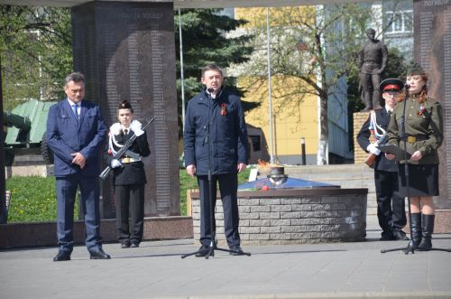 В Агрызе почтили память героев возложением цветов к Вечному огню