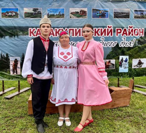 «Эр ӱжара» выступил с концертной программой на празднике в Каракулинском районе