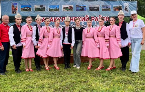 «Эр ӱжара» выступил с концертной программой на празднике в Каракулинском районе