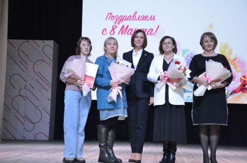 «Слава вам, женщины России!»: в районе торжественно отметили Международный женский день