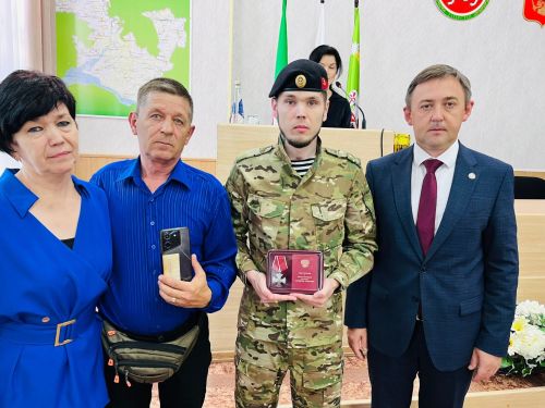 В администрации Агрызского района состоялось торжественное вручение Орденов Мужества