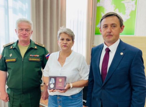 В Агрызском районе вручили награды родственникам военнослужащих и волонтёрам