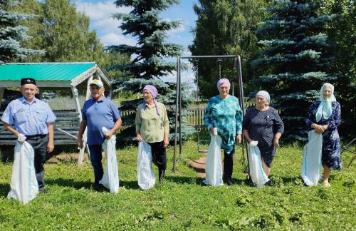 Салагыш мәдәният йортында «Ромашкалы аланда» исемле бәйрәм узган