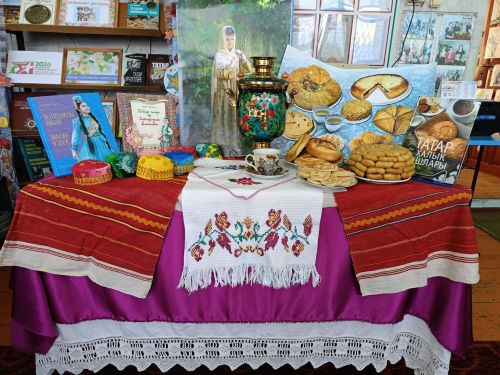 Иж-Бубый китапханәсендә Самавыр көненә багышланган күргәзмә эшли