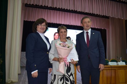 В Агрызе наградили лучших педагогов и руководителей образовательных учреждений
