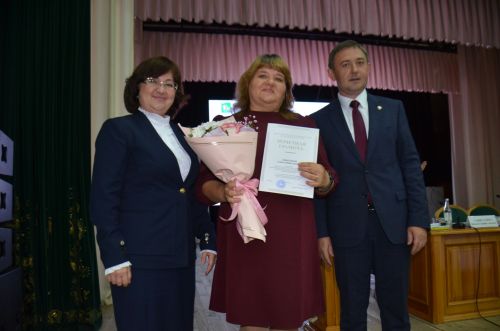 В Агрызе наградили лучших педагогов и руководителей образовательных учреждений