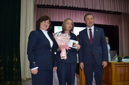 В Агрызе наградили лучших педагогов и руководителей образовательных учреждений