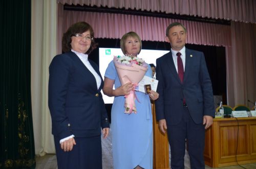 В Агрызе наградили лучших педагогов и руководителей образовательных учреждений