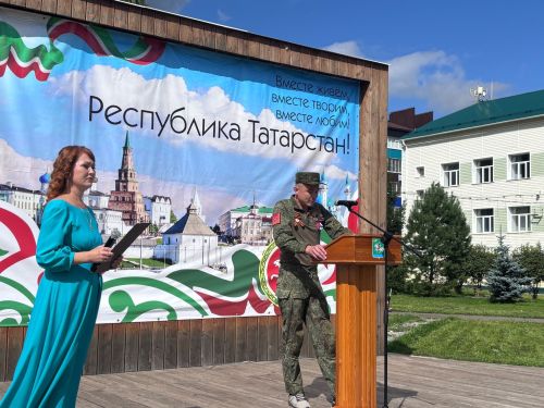 В Агрызе прошло торжественное мероприятие, посвященное Дню Государственного флага России