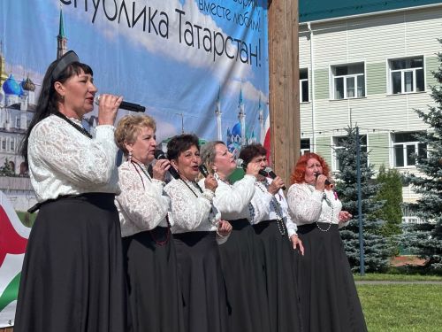 В Агрызе прошло торжественное мероприятие, посвященное Дню Государственного флага России