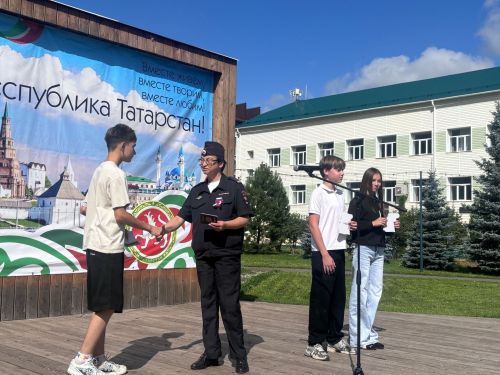 В Агрызе прошло торжественное мероприятие, посвященное Дню Государственного флага России