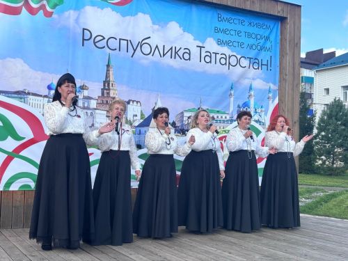 В Агрызе прошло торжественное мероприятие, посвященное Дню Государственного флага России