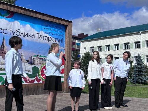 В Агрызе прошло торжественное мероприятие, посвященное Дню Государственного флага России