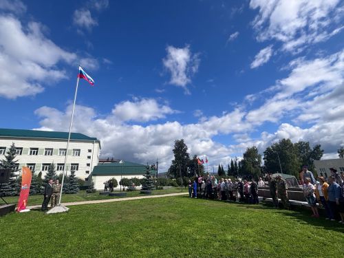 В Агрызе прошло торжественное мероприятие, посвященное Дню Государственного флага России