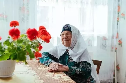 Өлкәннәрнең йөзе нурлы була