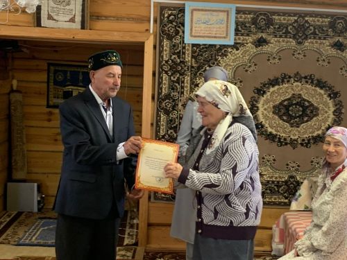 Кодаш мәчетенең 20 еллыгы уңаеннан оештырылган дини бәйрәм барышында бүләкләүләр булды
