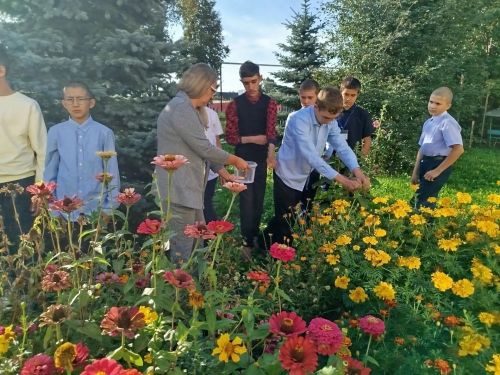«Тормыш тамчысы»: Салагыш китапханәсендә Беслан корбаннарын искә алдылар
