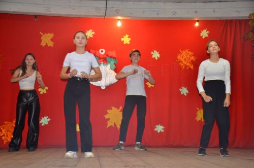 Укытучылар көненә багышлап