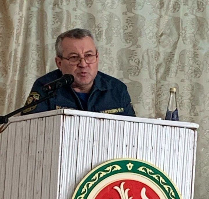 Исәнбайның аерым янгын сүндерү посты җитәкчесе Илһам Абдуллин халыкка күп кенә файдалы мәгълүмат җиткерде