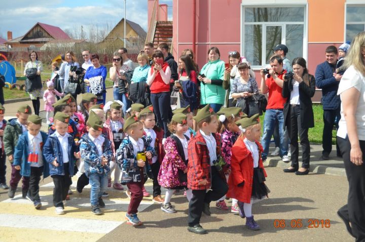 Воспитанники детского сада «Бэлэкэч» вышли на парад