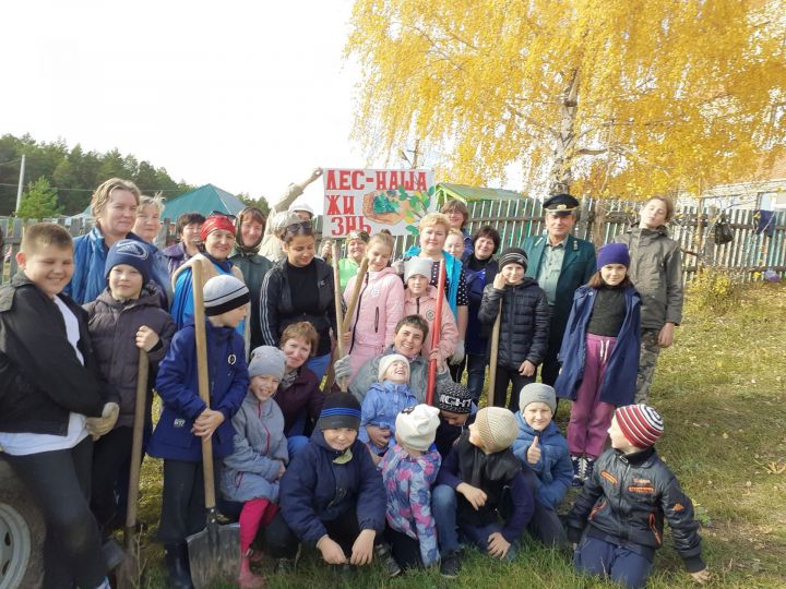Воспитанники приюта "Ласка" приняли участие в акции "Посади дерево"