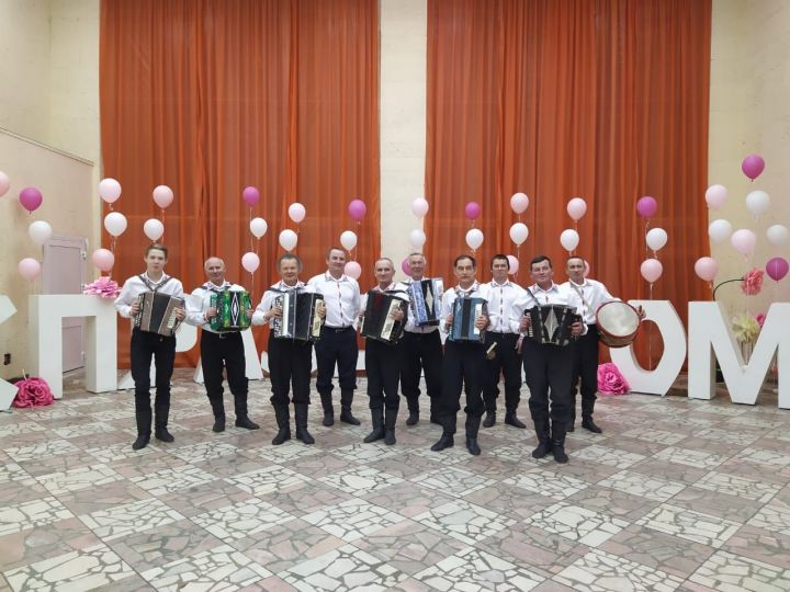 Народный ансамбль марийских гармонистов Агрызского района выступил в соседней республике