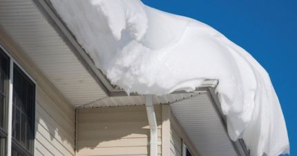 Внимание, агрызцы: возможен сход снега с крыш и склонов!