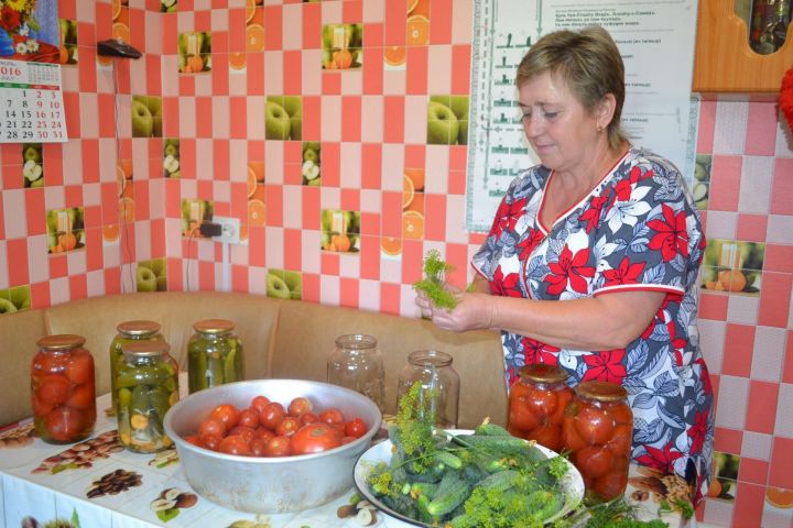 Раилә Гыймазова: “Гаиләмне үзем әзерләгән “тәмлүшкәләр“ белән сыйларга яратам“