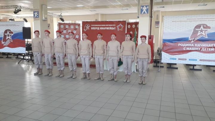 Сегодня юнармейцы школы №2 принимают участие в военно-спортивной игре в Казани